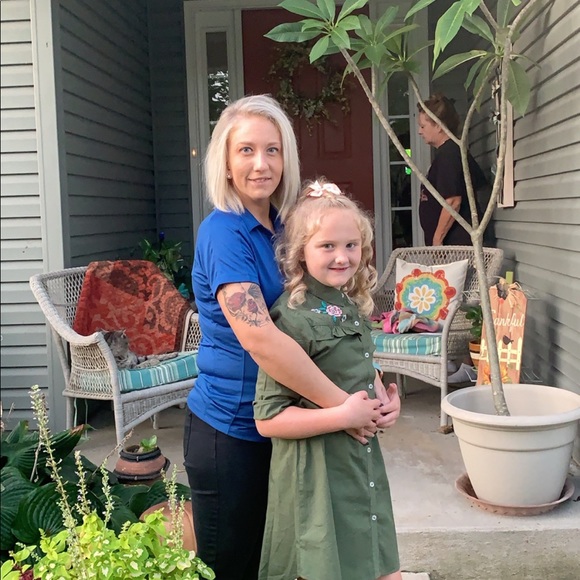 Meet your Posher, Erica - Picture 2 of 5